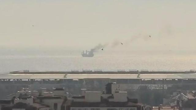两周锁死黑海出海口？俄军集中打击乌港口，无人机炸船不击沉