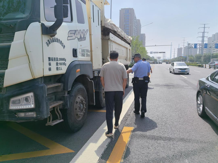 严管严查不松懈！济南交警全力清除夏季客货运输交通安全隐患